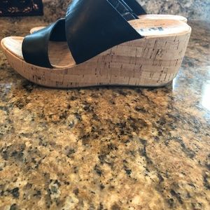 KORKS Black sandal wedges